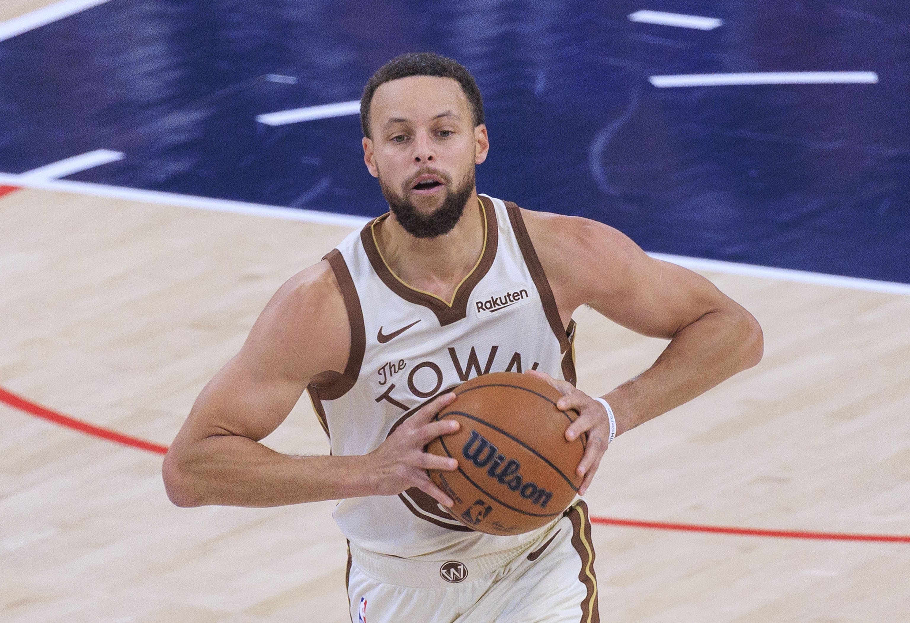 2026世界杯直播官网入口-迪文:水花的自律超乎想象 赛季第一天没人比库里的体型更好