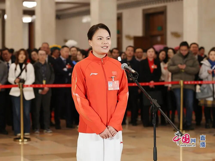 2026世界杯直播官网入口-江西奥运冠军徐诗晓亮相两会“代表通道”!|水上运动|全国两会|中国奥运代表团|巴黎奥运会|世锦赛_新浪新闻